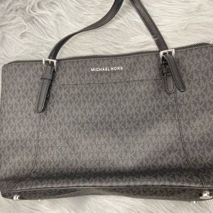 Micheal Kors purse